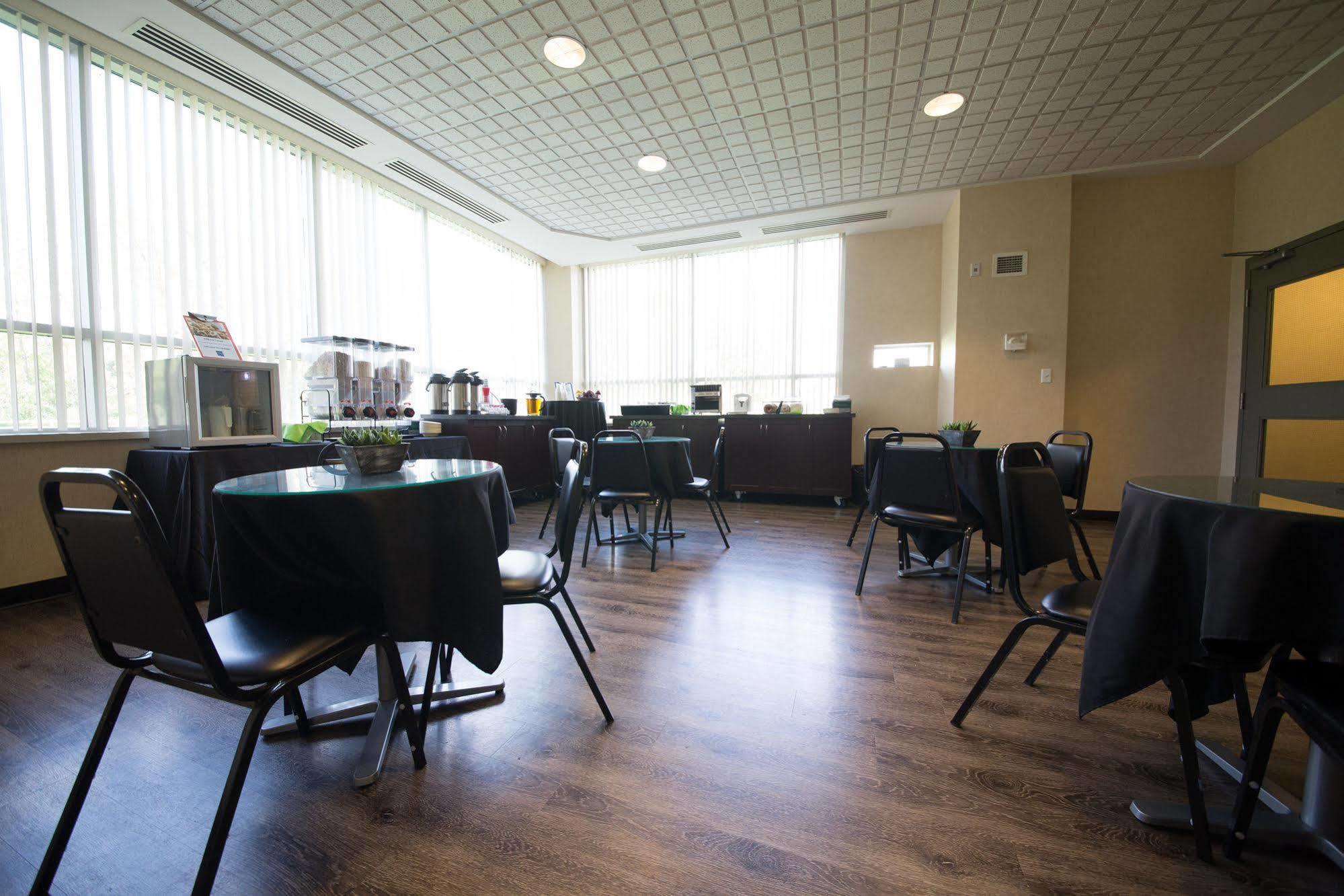 Residence & Conference Centre - وندسور المظهر الخارجي الصورة